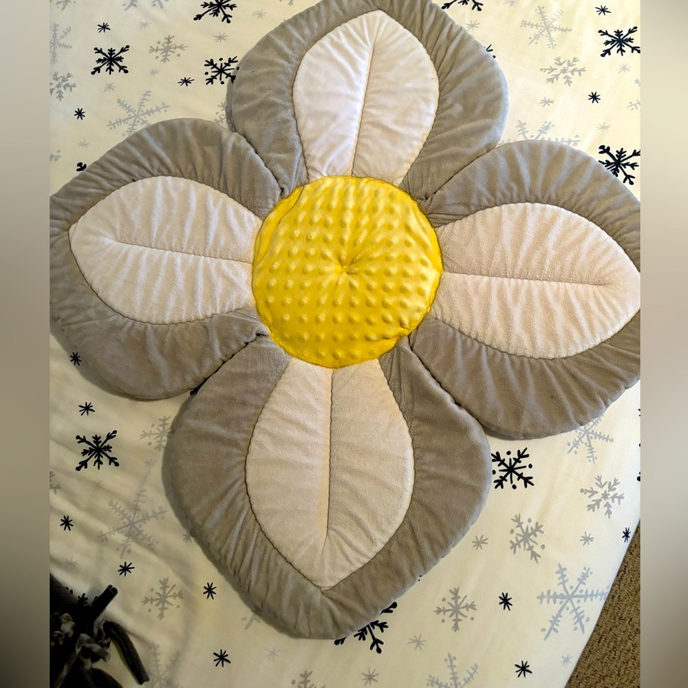 Blooming Baby Lotus Baby Bath Gray Yellow